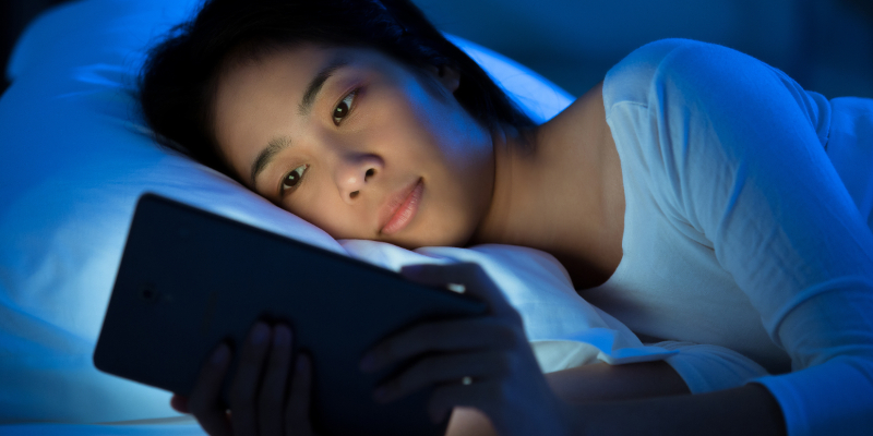 Dampak Cahaya Biru dari Layar Terhadap Kualitas Tidur